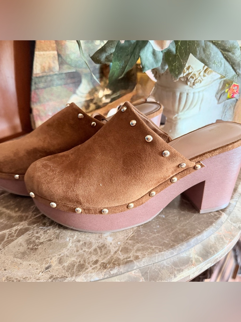 SZ 10 Ladies Time & Tru Block Heel Gold Stud Clog Brown Faux Suede Platform NWT